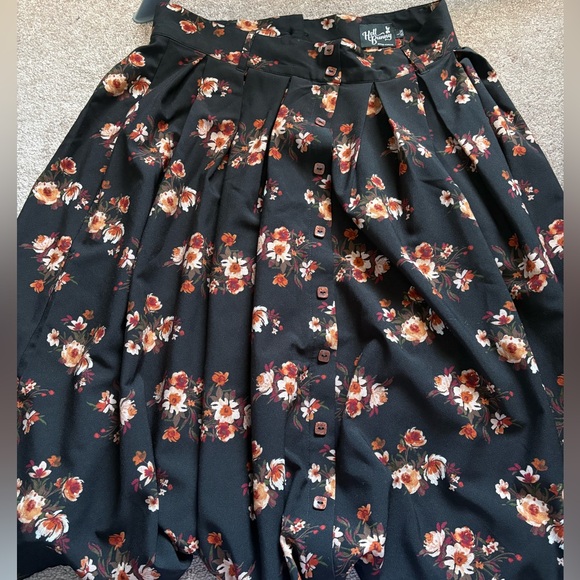 Hell Bunny Black Floral Skirt - Picture 1 of 3